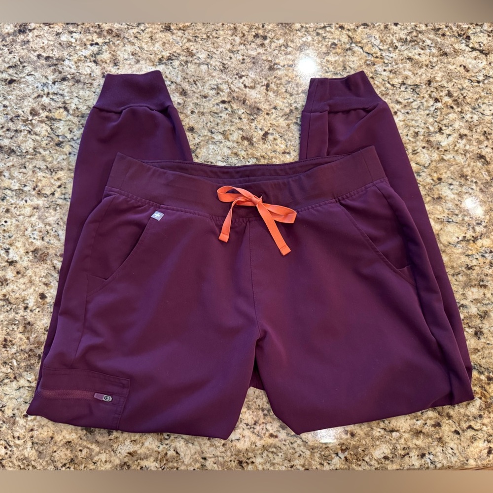 DEEP purple: FIGS Scrub Set Catarina/Zamora (M/MP)
